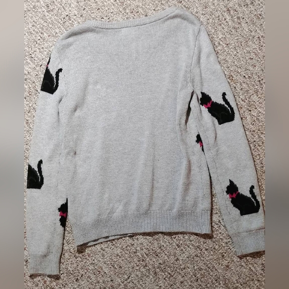 Shrinking Violet cat sweater - Picture 4 of 9